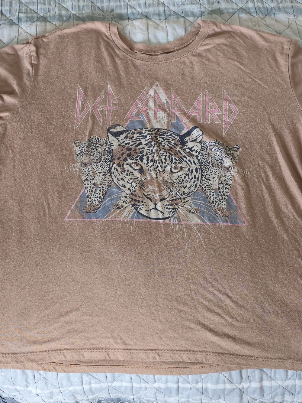 Def Leppard Women's Short Sleeve Leopard Graphic Tee - Dusty Pink